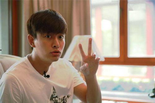 娱乐吃瓜酱开朗大男孩